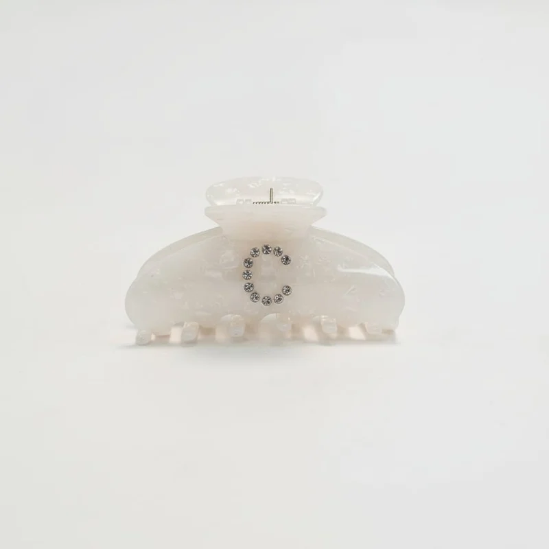 Pinza con lettera in strass scintillanti - var 2